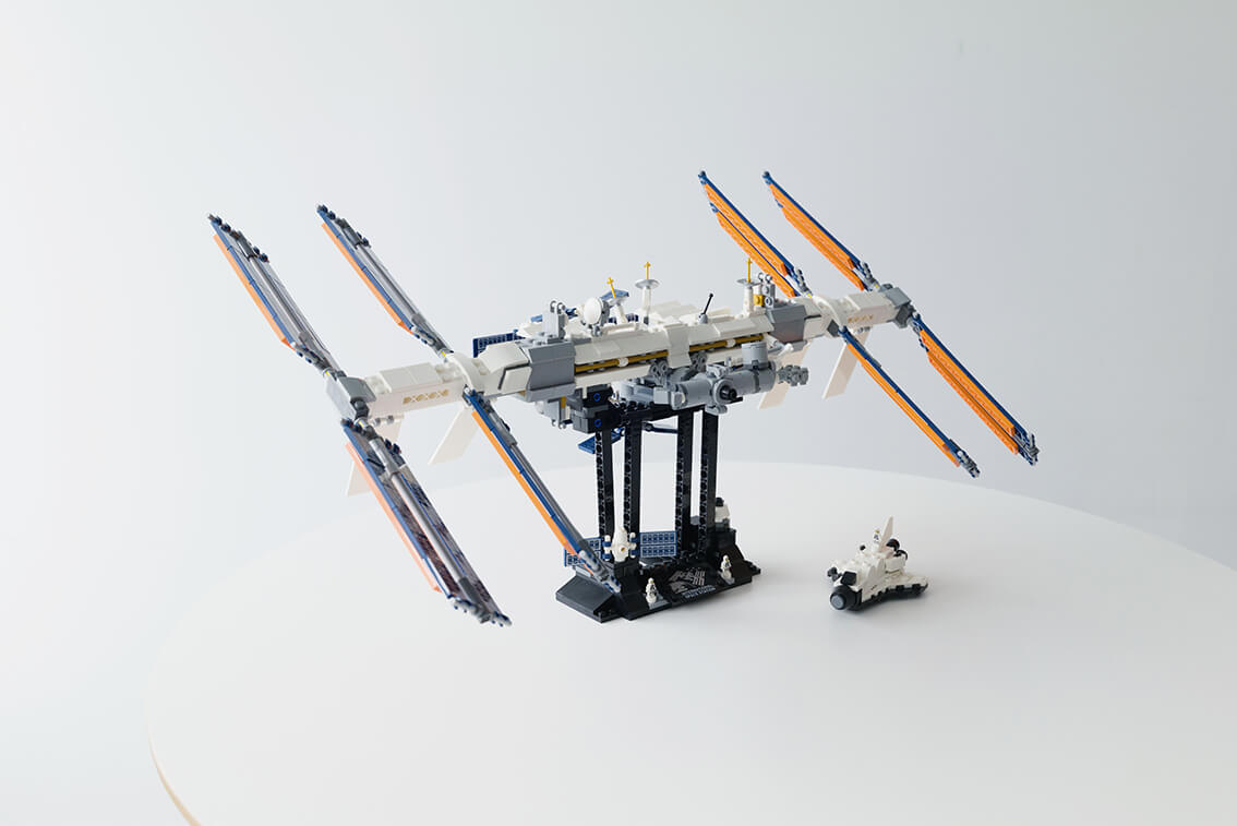 2 paires de Lego assemblés à la main